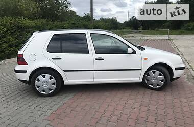Хетчбек Volkswagen Golf 2001 в 