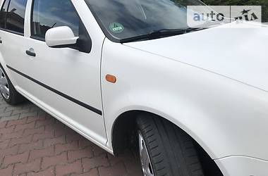 Хетчбек Volkswagen Golf 2001 в 