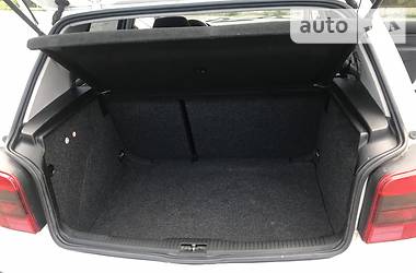 Хетчбек Volkswagen Golf 2001 в 