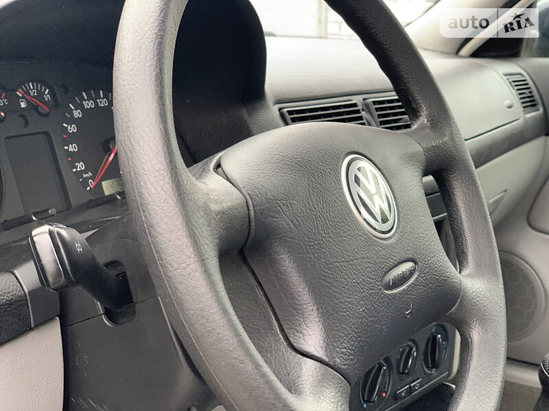 Хетчбек Volkswagen Golf 2001 в Старокостянтинові