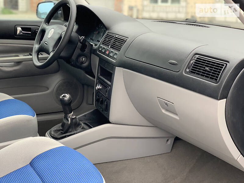 Хетчбек Volkswagen Golf 2001 в Старокостянтинові