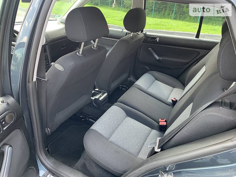 Хетчбек Volkswagen Golf 2003 в Калуші