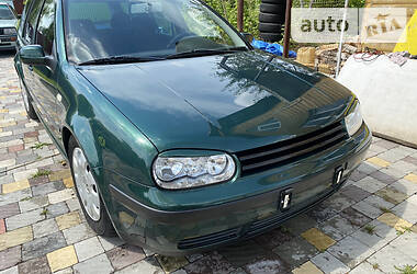 Універсал Volkswagen Golf 2000 в 