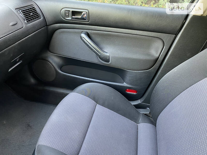 Хэтчбек Volkswagen Golf 2002 в Краматорске