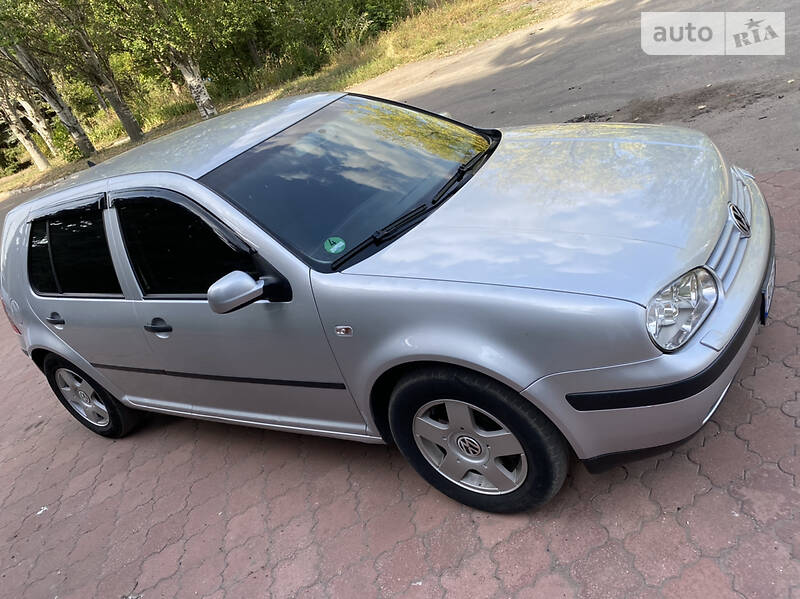 Хэтчбек Volkswagen Golf 2002 в Краматорске