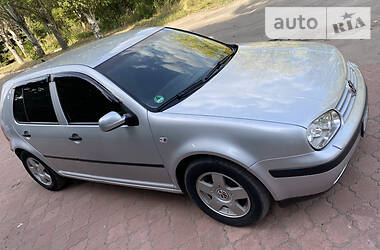 Хетчбек Volkswagen Golf 2002 в 