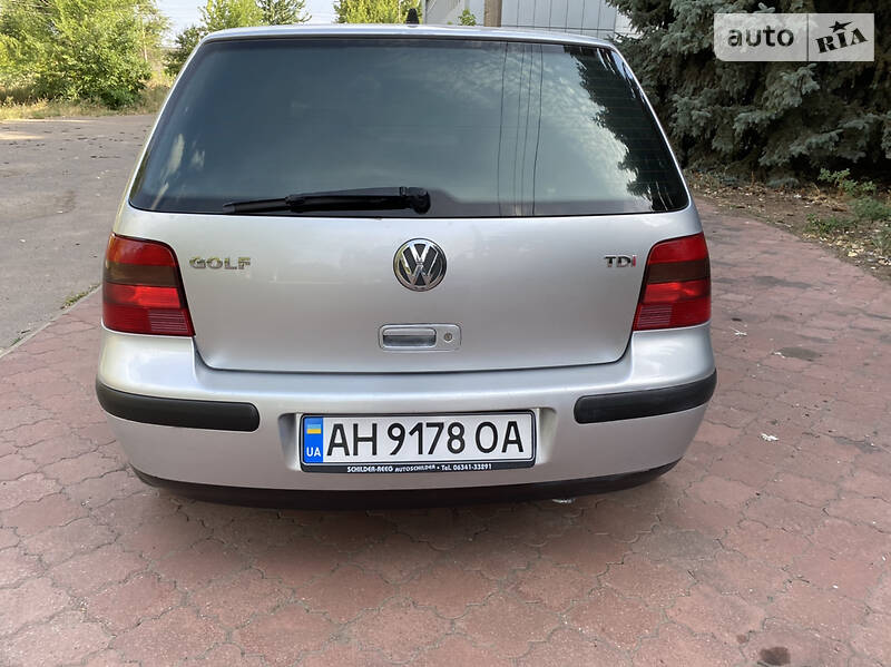 Хэтчбек Volkswagen Golf 2002 в Краматорске