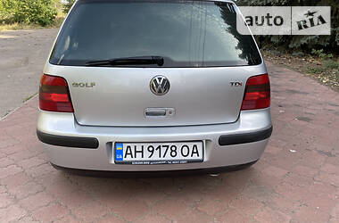 Хетчбек Volkswagen Golf 2002 в 