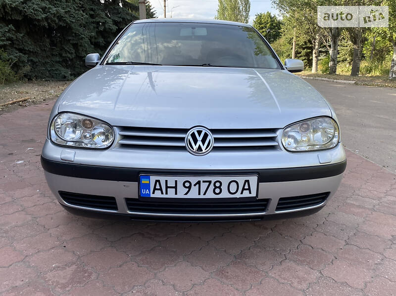 Хэтчбек Volkswagen Golf 2002 в Краматорске