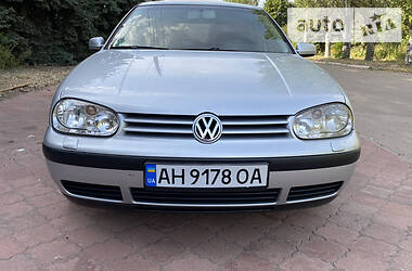 Хетчбек Volkswagen Golf 2002 в 