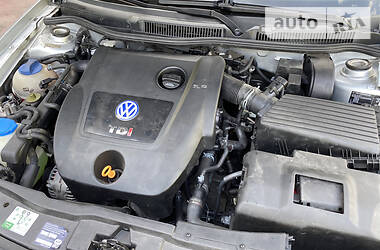 Хетчбек Volkswagen Golf 2002 в 