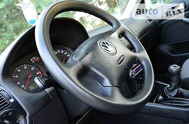Хетчбек Volkswagen Golf 2001 в 