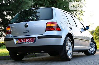 Хетчбек Volkswagen Golf 2001 в 