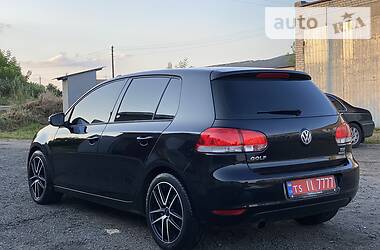 Хетчбек Volkswagen Golf 2011 в 