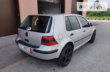 Хетчбек Volkswagen Golf 2003 в 