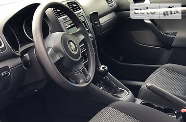 Універсал Volkswagen Golf 2012 в 