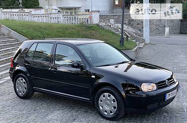 Хетчбек Volkswagen Golf 2001 в 
