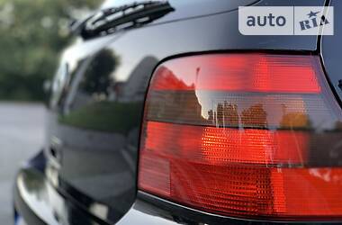 Хетчбек Volkswagen Golf 2001 в 