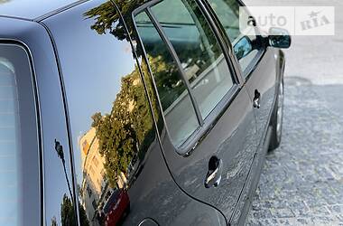 Хетчбек Volkswagen Golf 2001 в 