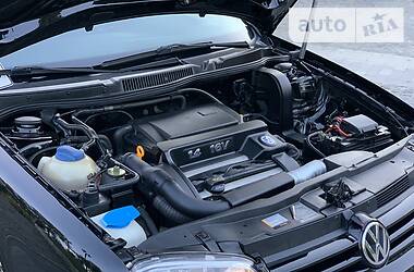 Хетчбек Volkswagen Golf 2001 в 