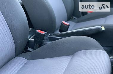 Хетчбек Volkswagen Golf 2001 в 