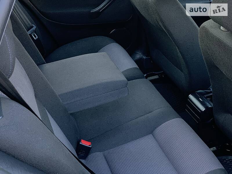 Хэтчбек Volkswagen Golf 2001 в Белой Церкви
