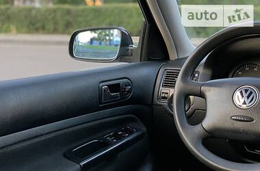 Хетчбек Volkswagen Golf 2001 в 