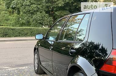 Хетчбек Volkswagen Golf 2001 в 
