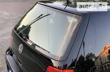 Хетчбек Volkswagen Golf 2001 в 