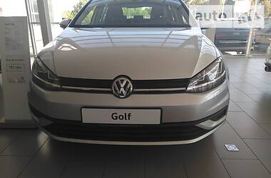 Хетчбек Volkswagen Golf 2018 в 