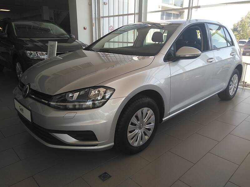 Хетчбек Volkswagen Golf 2018 в 