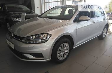 Хетчбек Volkswagen Golf 2018 в 