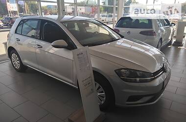Хетчбек Volkswagen Golf 2018 в 