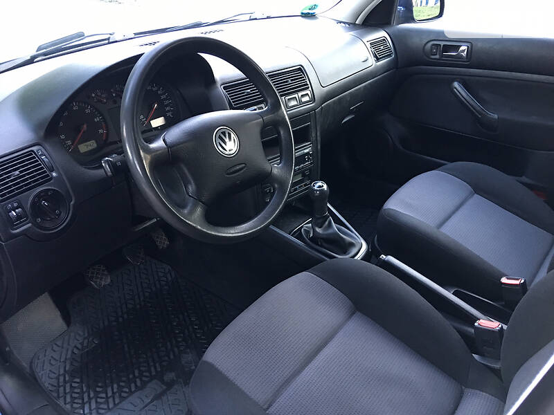 Універсал Volkswagen Golf 2000 в Вінниці