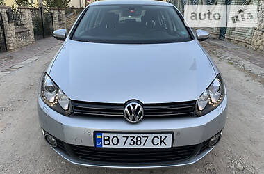 Хетчбек Volkswagen Golf 2011 в 