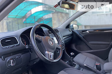 Хетчбек Volkswagen Golf 2011 в 