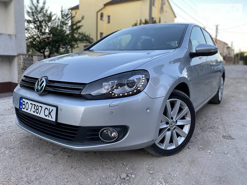 Хетчбек Volkswagen Golf 2011 в 