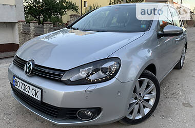 Хетчбек Volkswagen Golf 2011 в 