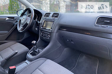 Хетчбек Volkswagen Golf 2011 в 