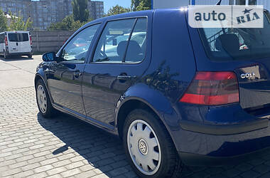 Хетчбек Volkswagen Golf 2001 в 