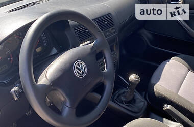 Хетчбек Volkswagen Golf 2001 в 