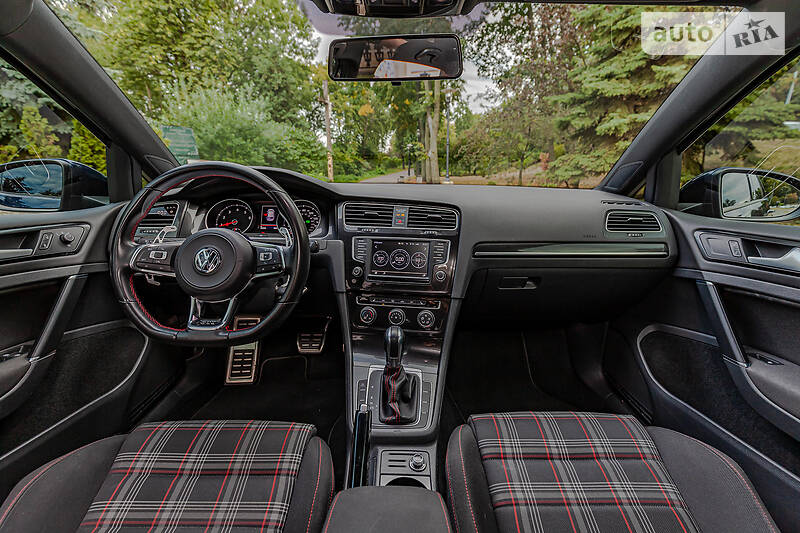 Хетчбек Volkswagen Golf 2017 в Києві