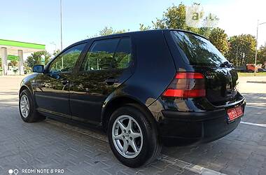 Хетчбек Volkswagen Golf 2001 в 