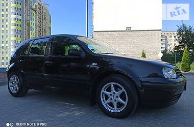 Хетчбек Volkswagen Golf 2001 в 