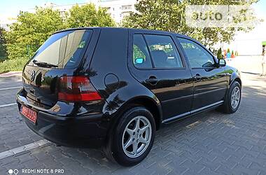Хетчбек Volkswagen Golf 2001 в 