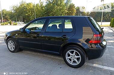 Хетчбек Volkswagen Golf 2001 в 