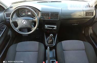 Хетчбек Volkswagen Golf 2001 в 