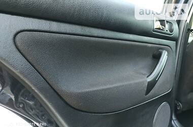 Хетчбек Volkswagen Golf 2001 в 