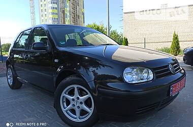 Хетчбек Volkswagen Golf 2001 в 