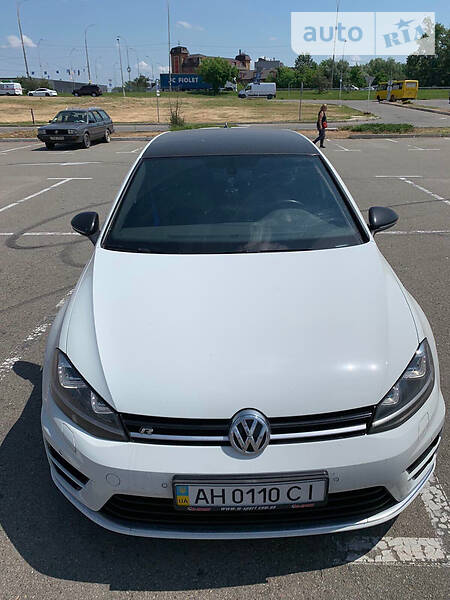 Хетчбек Volkswagen Golf 2015 в Києві